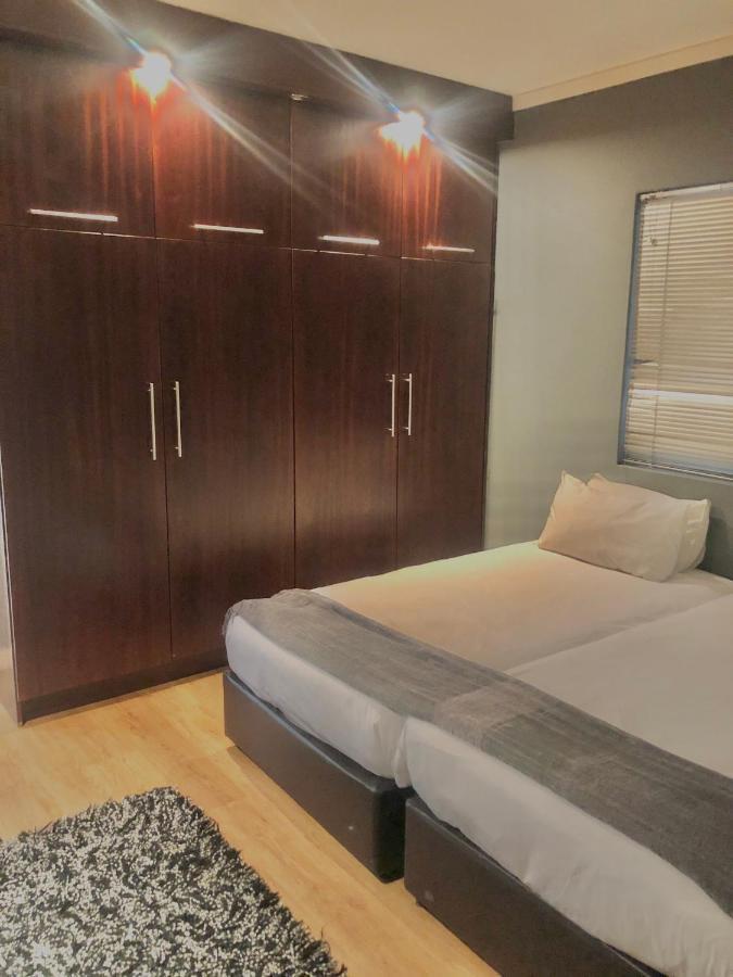 Icon Self Catering Apartment In Cape Town Near Waterfront And Cticc ภายนอก รูปภาพ
